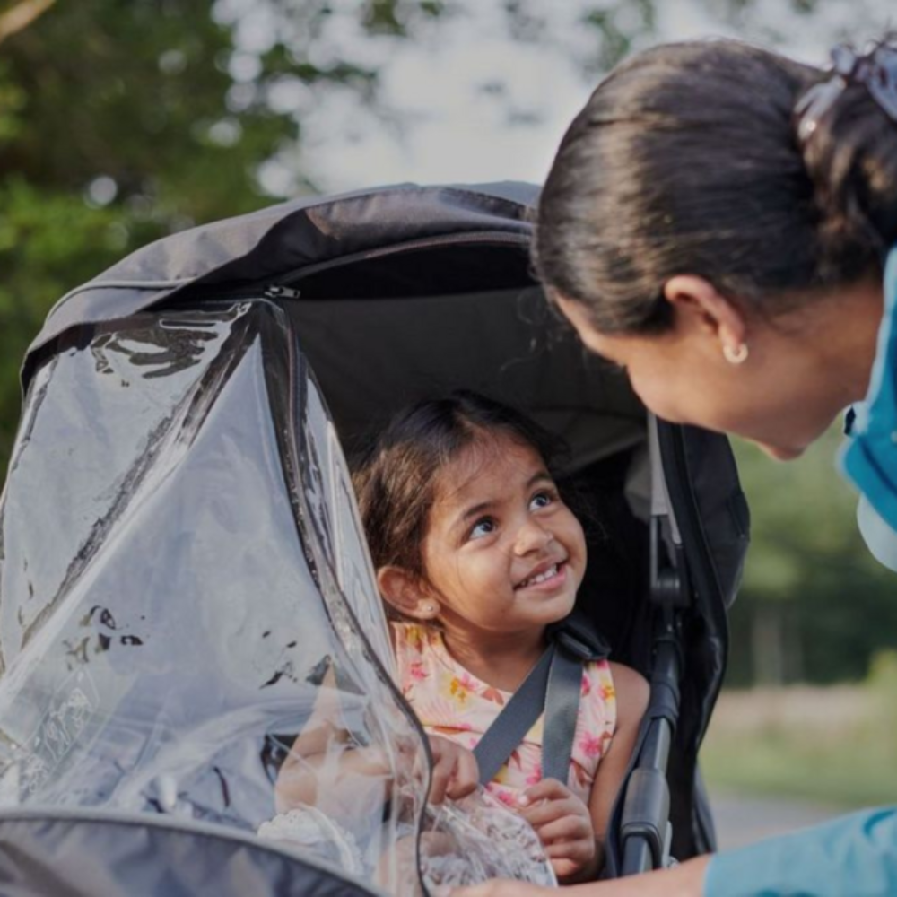 voziček z dežnim pregrinjalom