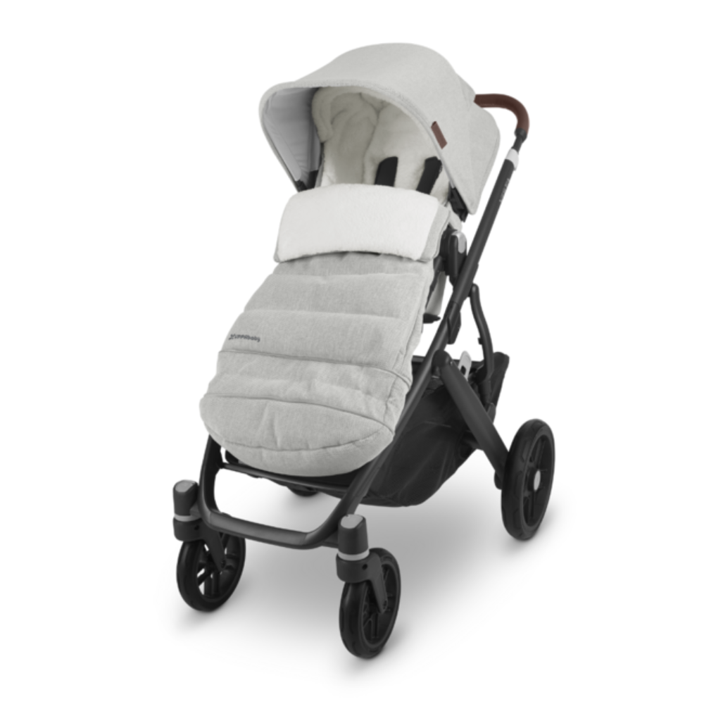 Svetlo siva zimska vreča na vozičku